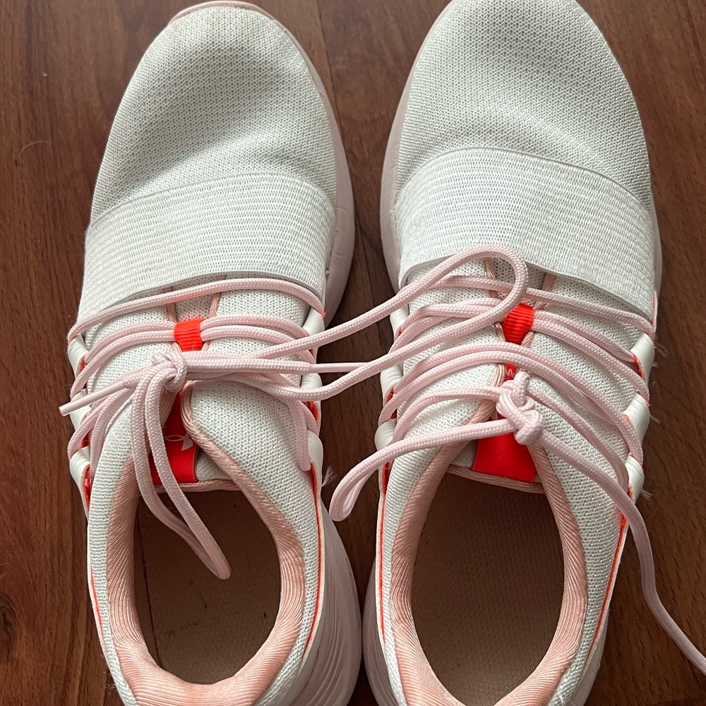 Under Armour women's 9.5 shoe